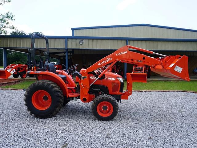 Image of Kubota L2501DT equipment image 1