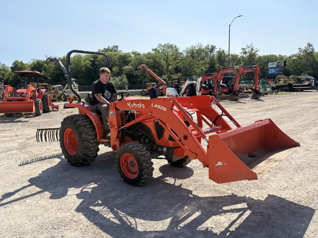 Image of Kubota L2502 equipment image 3