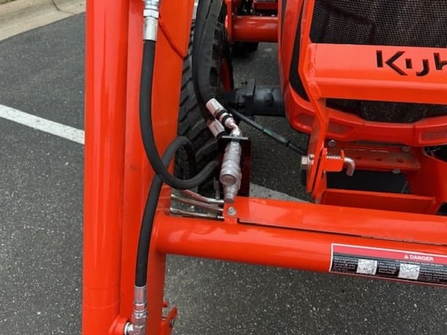 Image of Kubota L3302 equipment image 3