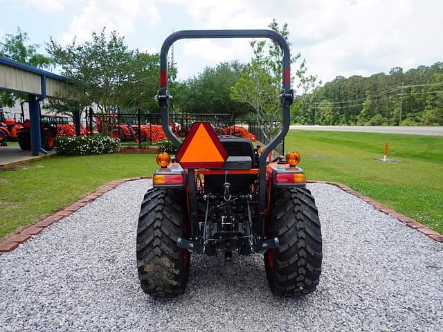 Image of Kubota L3302DT equipment image 3