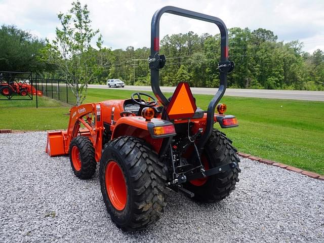 Image of Kubota L3302DT equipment image 4