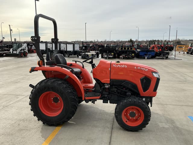 Image of Kubota L3302HST equipment image 3