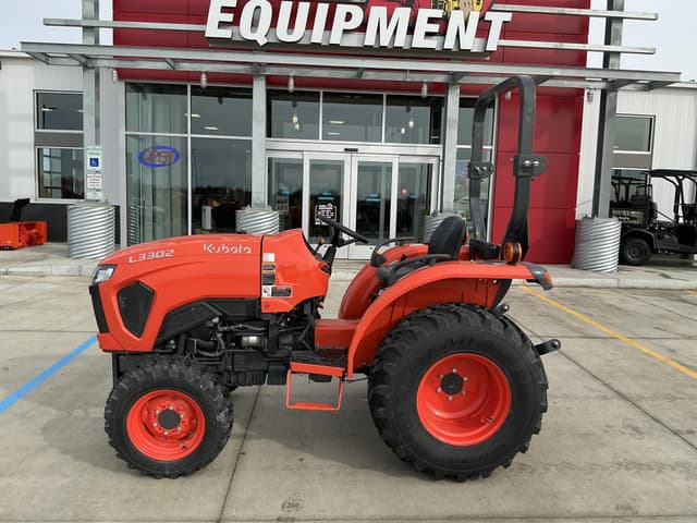 Image of Kubota L3302HST equipment image 1