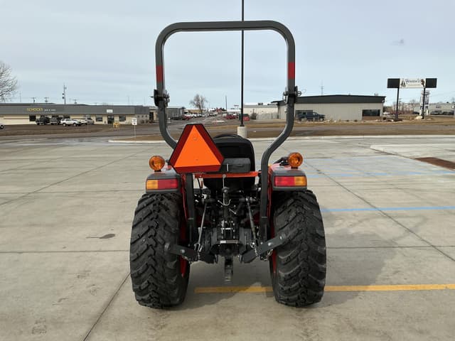 Image of Kubota L3302HST equipment image 4