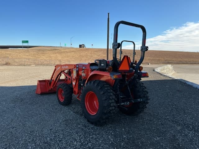 Image of Kubota L3302HST equipment image 4