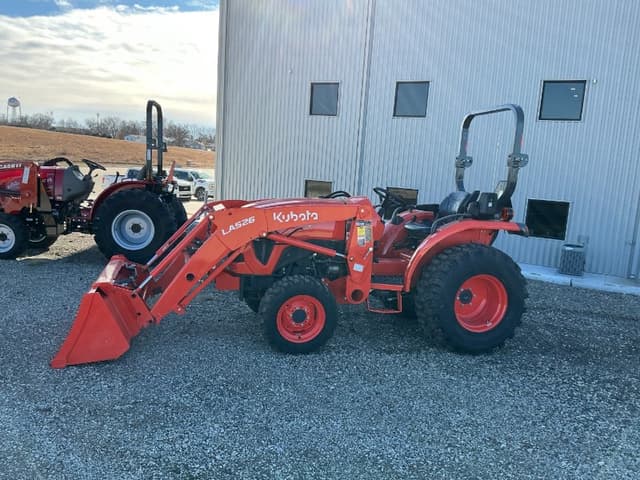 Image of Kubota L3302HST equipment image 3
