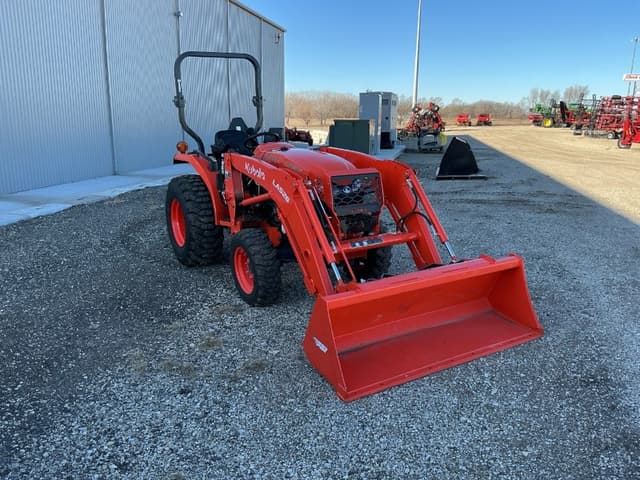 Image of Kubota L3302HST equipment image 2