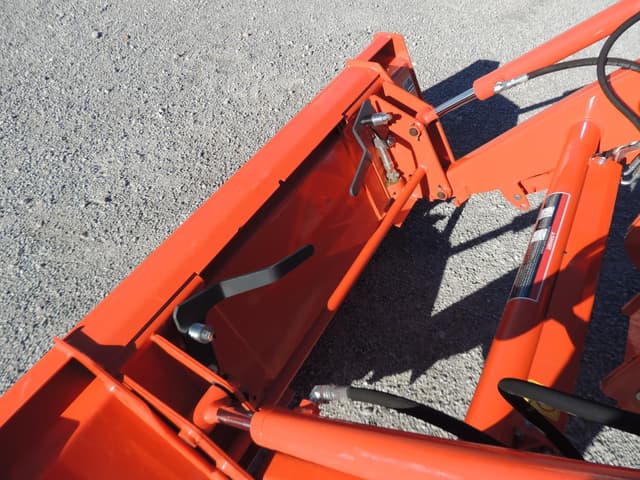 Image of Kubota L3302HST equipment image 4