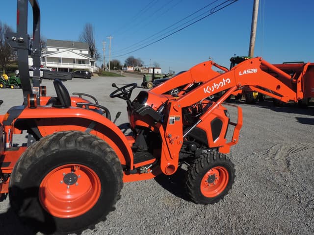 Image of Kubota L3302HST equipment image 3