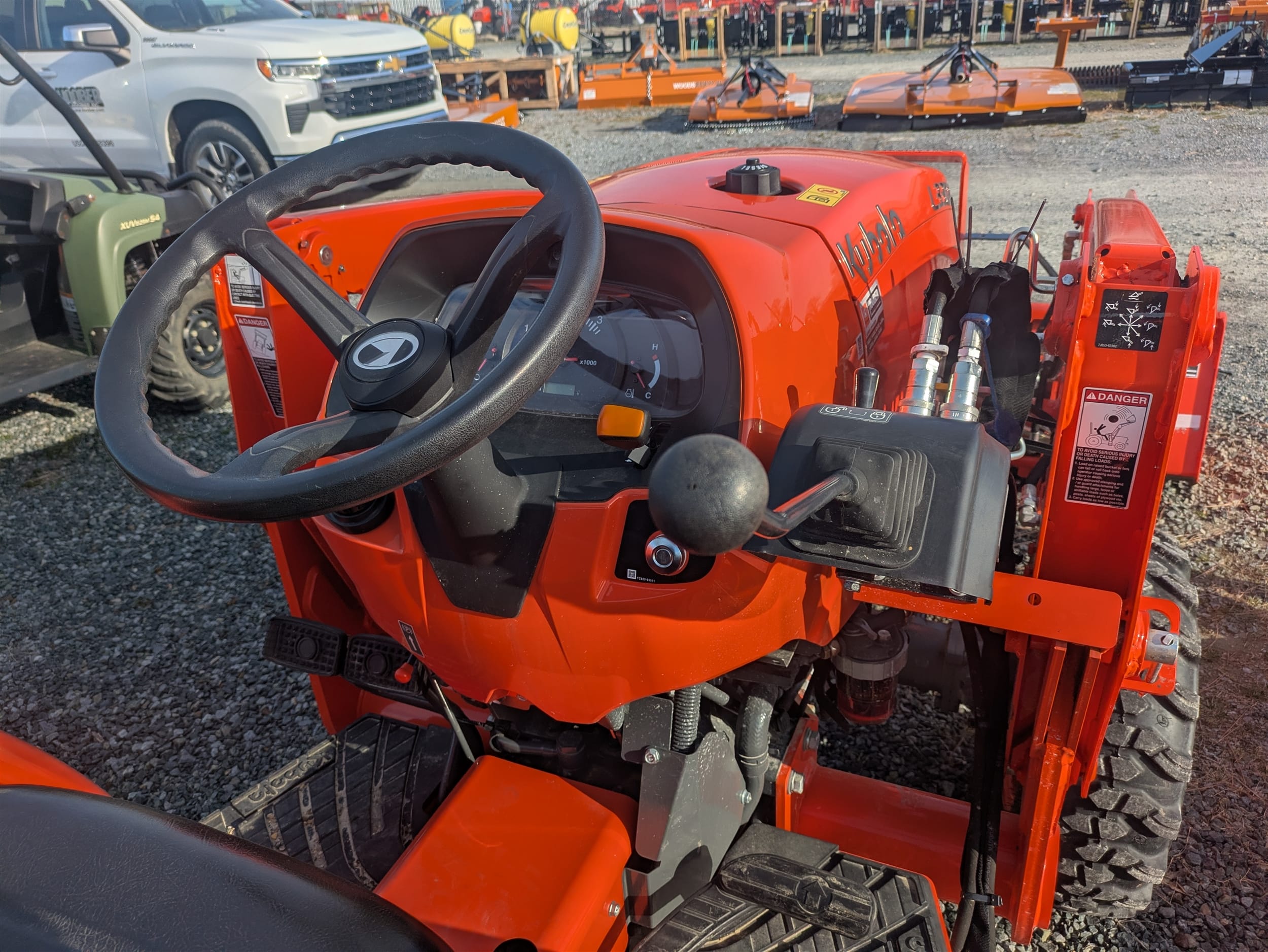 2023 Kubota L3302HST Equipment Image0