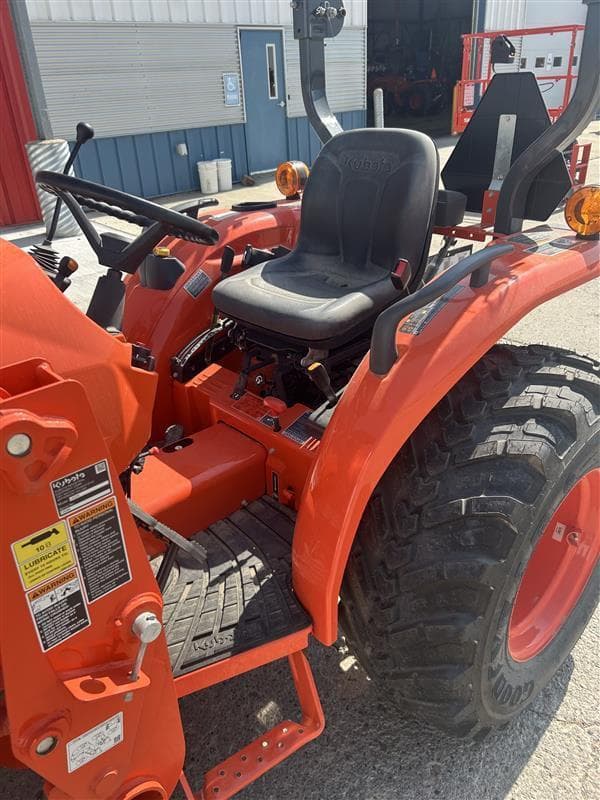 Image of Kubota L3302HST equipment image 4