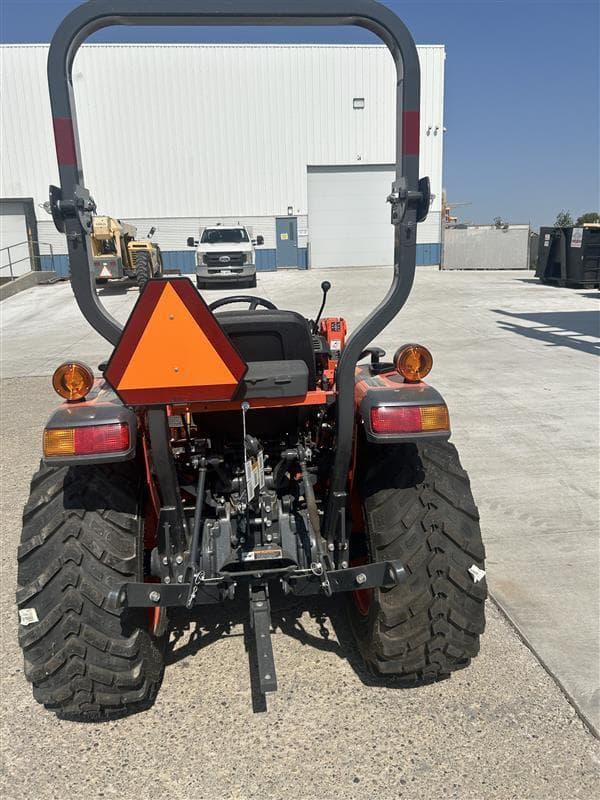 Image of Kubota L3302HST equipment image 3