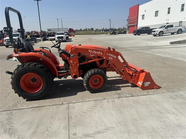 Image of Kubota L3302HST equipment image 2