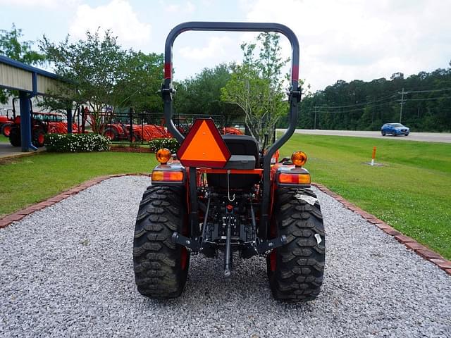 Image of Kubota L3302HST equipment image 3