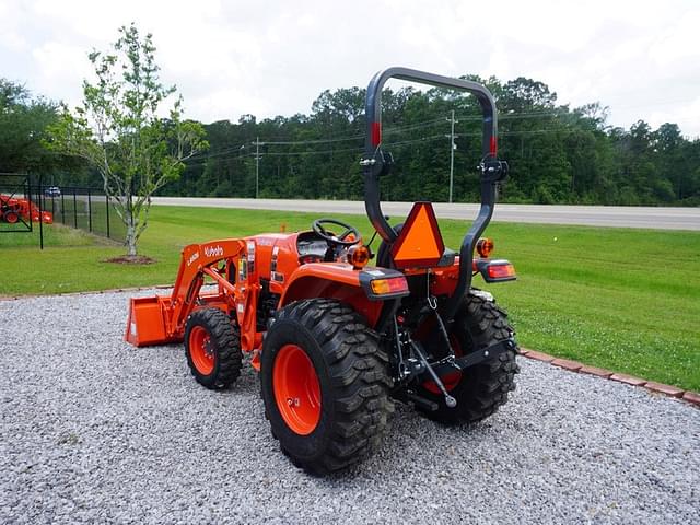 Image of Kubota L3302HST equipment image 4