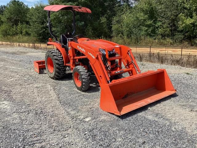 Image of Kubota L3902HST equipment image 4