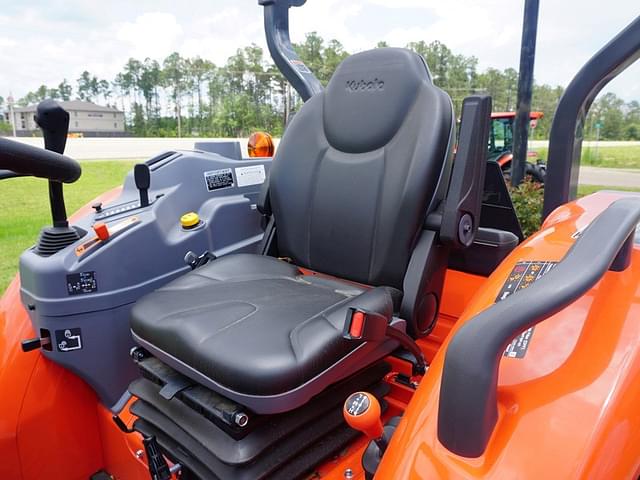 Image of Kubota L3560HST-LE equipment image 3