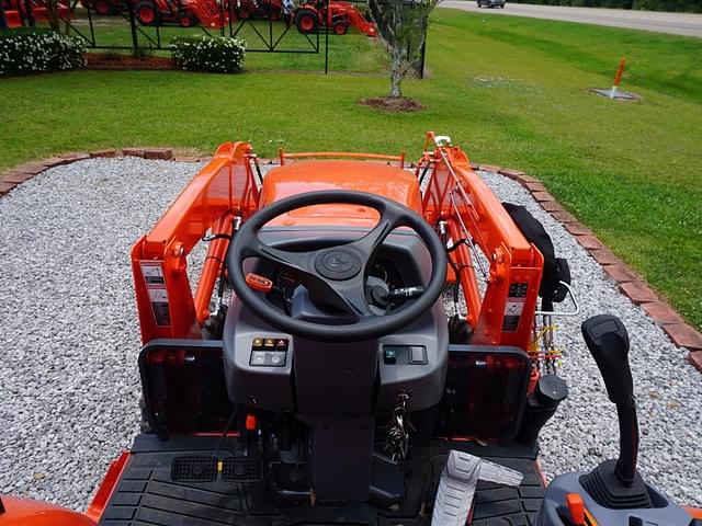 Image of Kubota L3560HST-LE equipment image 2