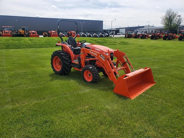 Image of Kubota L3560HST-LE equipment image 3