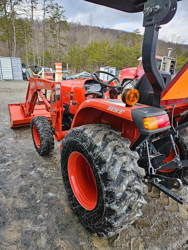 Image of Kubota L3901 equipment image 3