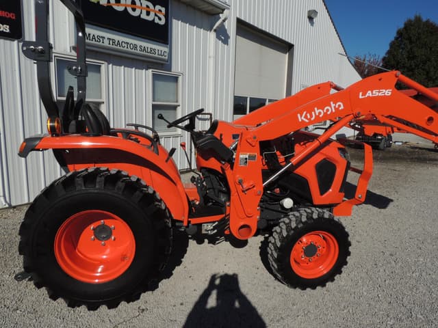 Image of Kubota L3902DT equipment image 4