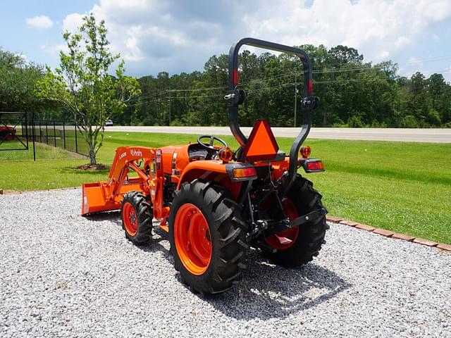 Image of Kubota L3902HST equipment image 3