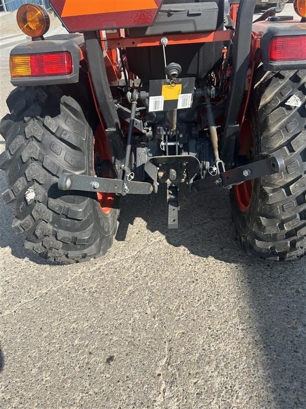 Image of Kubota L3902HST equipment image 3