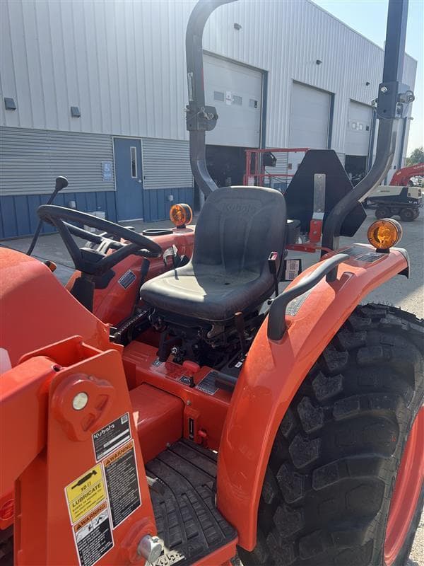 Image of Kubota L3902HST equipment image 4