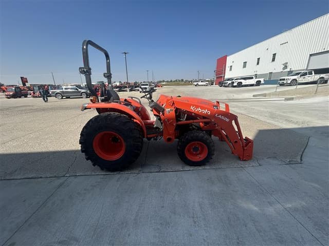 Image of Kubota L3902HST equipment image 2