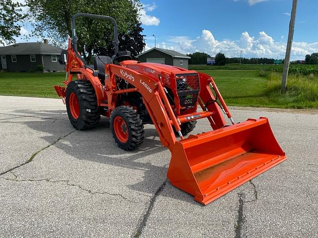 Image of Kubota L3902HST equipment image 2