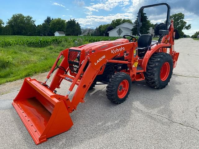 Image of Kubota L3902HST equipment image 3