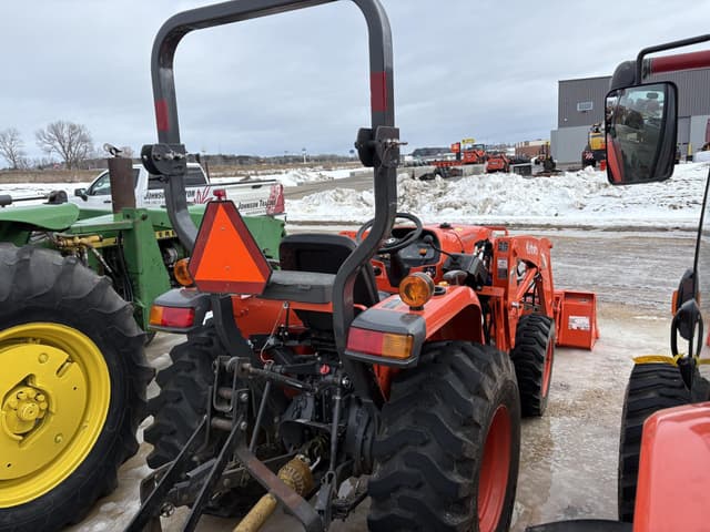 Image of Kubota L3902HST equipment image 3