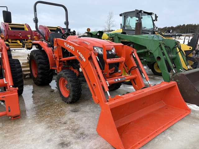Image of Kubota L3902HST equipment image 2