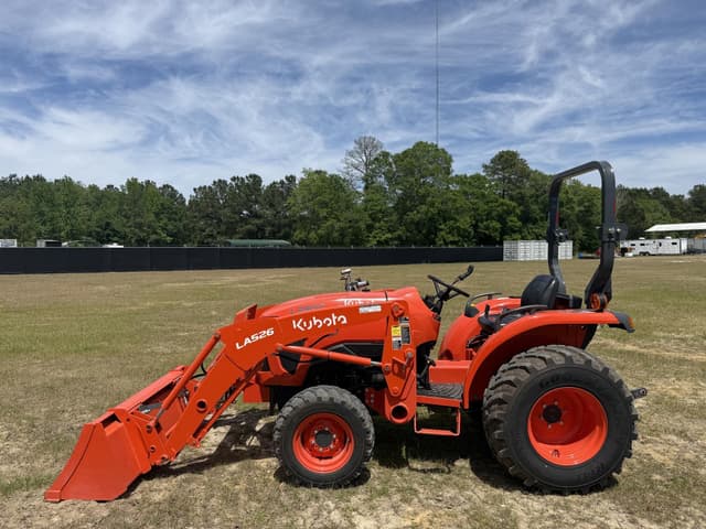 Image of Kubota L3902HST equipment image 1
