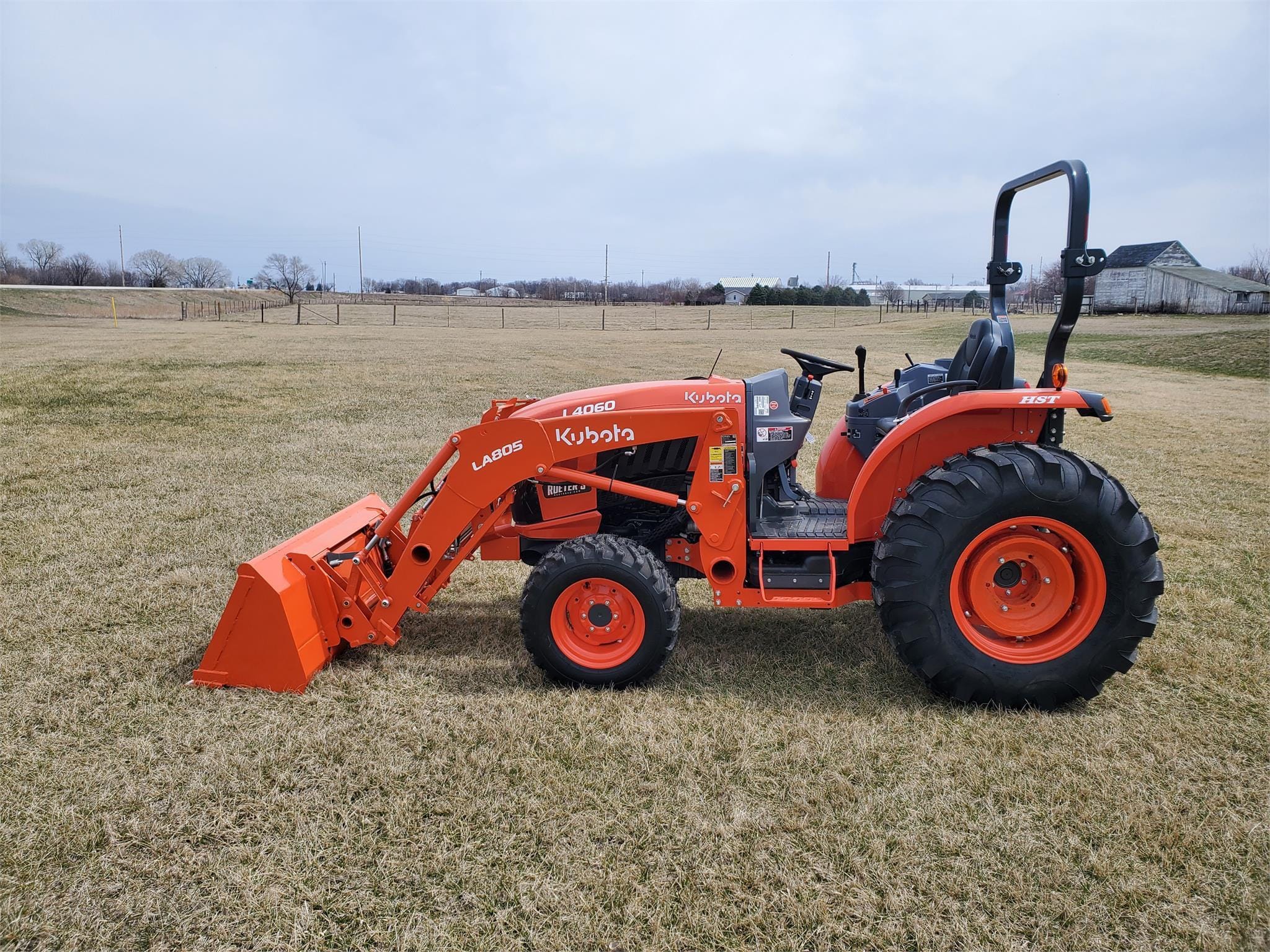 2023 Kubota L4060HST-LE Equipment Image0