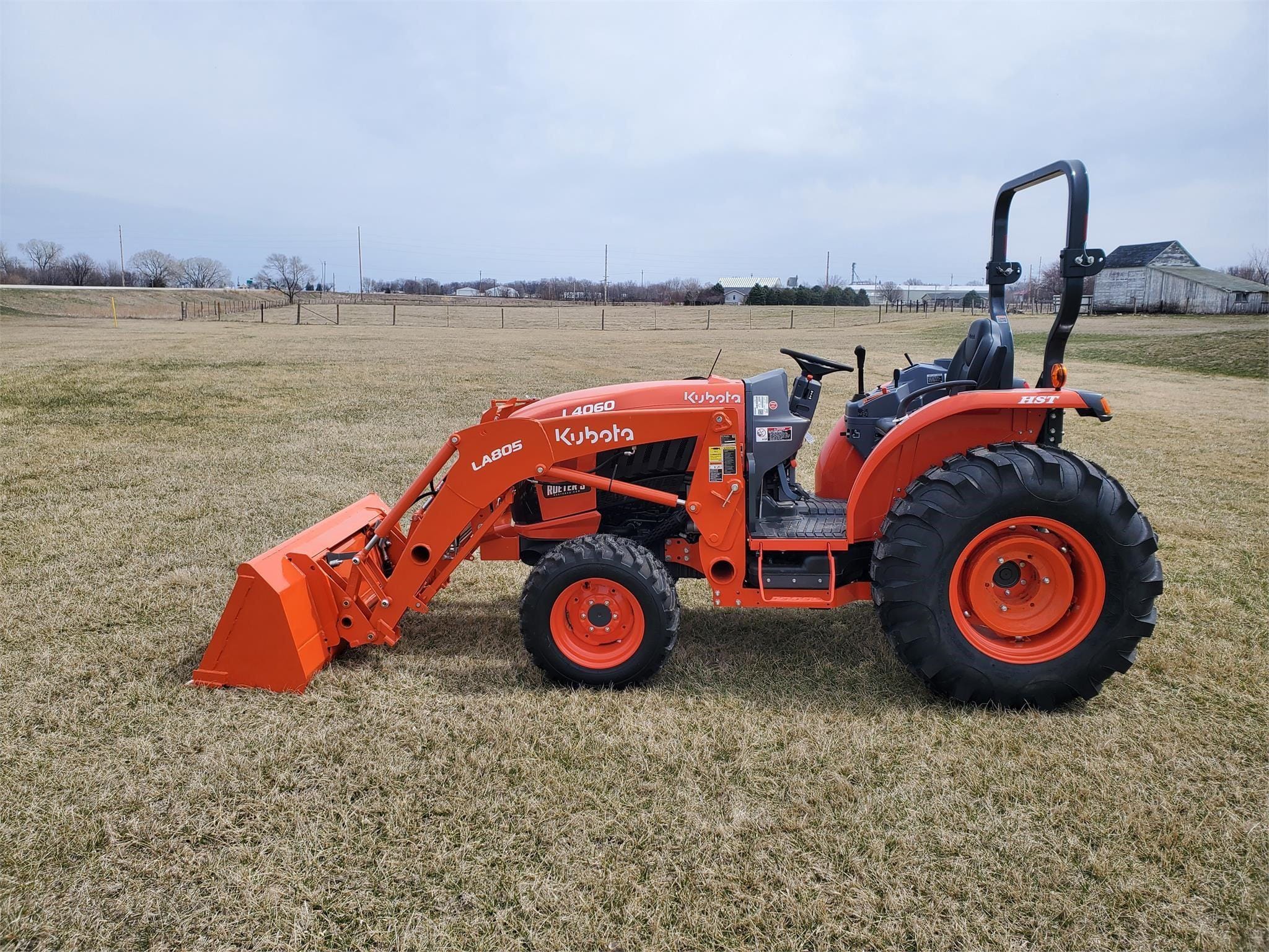 2023 Kubota L4060HST-LE Equipment Image0