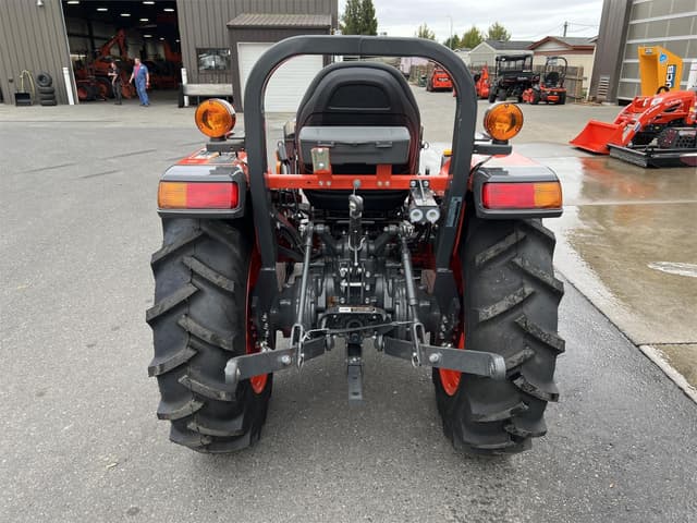 Image of Kubota L4802DTN equipment image 3