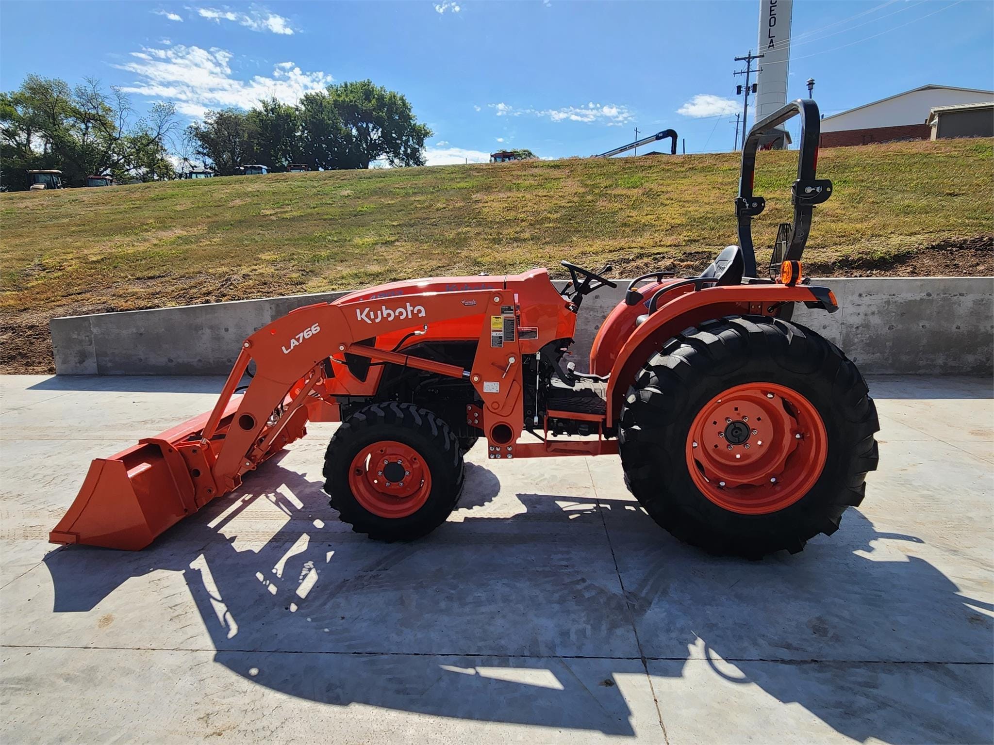 Main image Kubota L4802HST