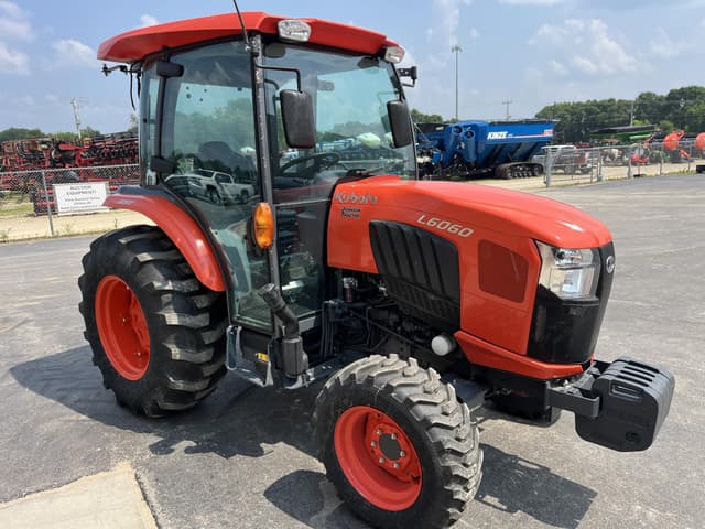 Image of Kubota L6060HSTC equipment image 2