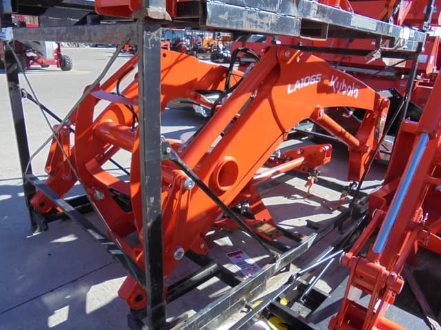 Image of Kubota LA1065 equipment image 3