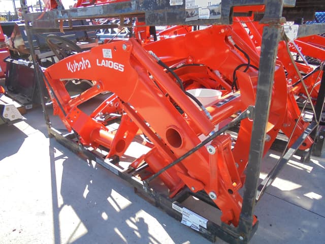 Image of Kubota LA1065 equipment image 1