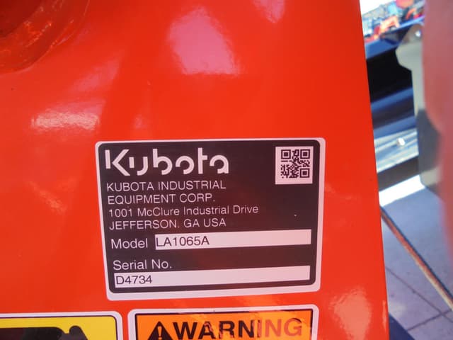 Image of Kubota LA1065 equipment image 4