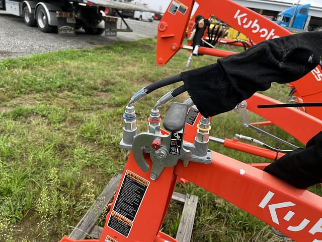 Image of Kubota LA344 equipment image 3