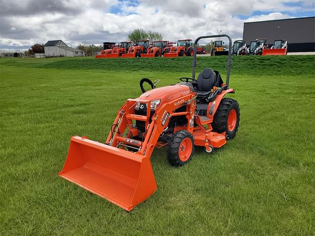 Image of Kubota LX2610HSD equipment image 1