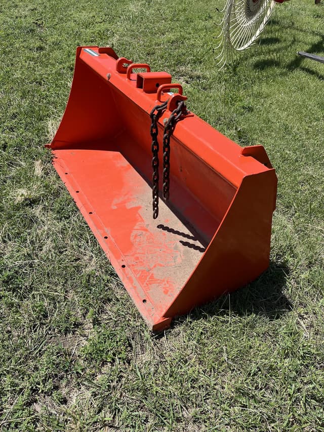 Image of Kubota LX2610HSD equipment image 4