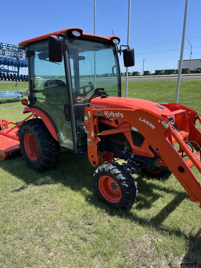 Image of Kubota LX2610HSD equipment image 1