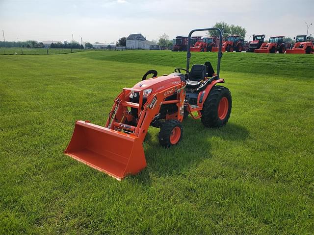 Image of Kubota LX2610SUHSD equipment image 1