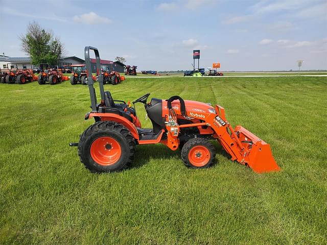 Image of Kubota LX2610SUHSD equipment image 4