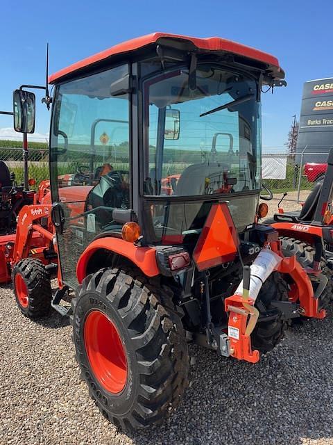 Image of Kubota LX2620HSDC equipment image 4