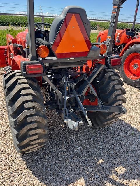 Image of Kubota LX3310HSD equipment image 3